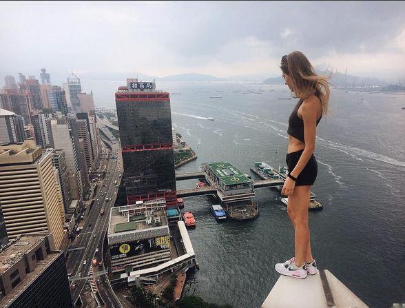 Umso höher, umso besser: Die russische Rooferin Angela Nikolau ist im Selfie-Wahn. Sehen Sie selbst...