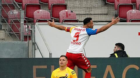 Erzielte das 2:0: der Mainzer Karim Onisiwo (r).