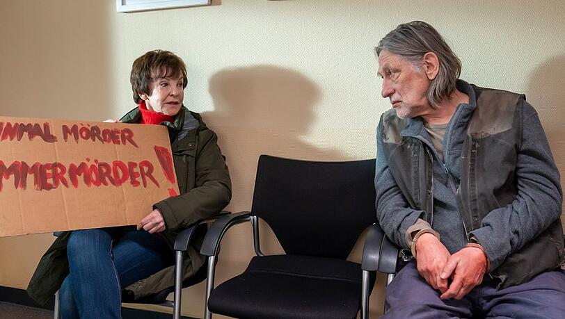 "Mörder unter uns - Der Usedom-Krimi": Karin Lossow (Katrin Sass, l.) soll Mario Kachel (Wolfgang Michael) nebenbei auf den Zahn fühlen. "Mörder unter uns - Der Usedom-Krimi": Karin Lossow (Katrin Sass, l.) soll Mario Kachel (Wolfgang Michael) nebenbei auf den Zahn fühlen.