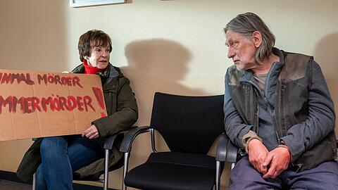 "M&ouml;rder unter uns - Der Usedom-Krimi": Karin Lossow (Katrin Sass, l.) soll Mario Kachel (Wolfgang Michael) nebenbei auf den Zahn f&uuml;hlen.
