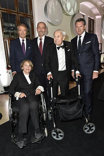 Die Lodenfrey-Familie (v.l.): Andrea Frey, Ralph-Michael Nagel, York-Thomas Nagel, Herbert Frey und Markus Höhn.
