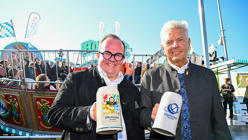 V.l.: Noch-Wiesnchef Clemens Baumgärtner (CSU) und Oberbürgermeister Dieter Reiter (SPD) präsentieren die Neuheiten der Wiesn 2024. V.l.: Noch-Wiesnchef Clemens Baumgärtner (CSU) und Oberbürgermeister Dieter Reiter (SPD) präsentieren die Neuheiten der Wiesn 2024.