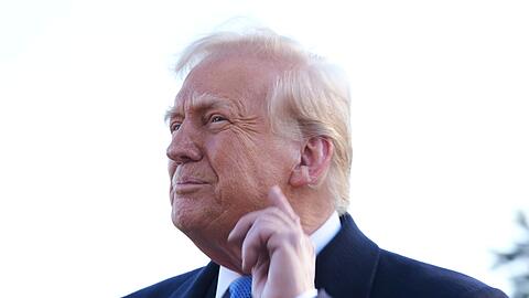 Trump lässt kritische Abteilungen im Heimatschutzministerium schließen.