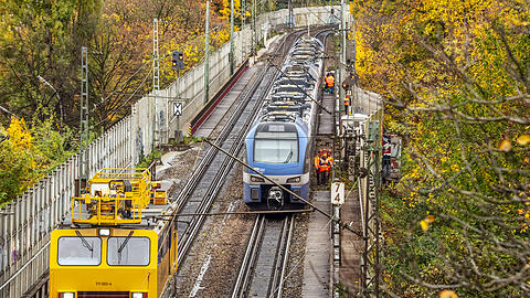 Inzwischen muss immer mit Verspätungen oder Ausfällen gerechnet werden: Ein Zug von München Richtung Oberland.