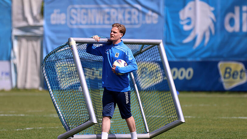 Muss bald unters Messer: Thore Jacobsen. Muss bald unters Messer: Thore Jacobsen.