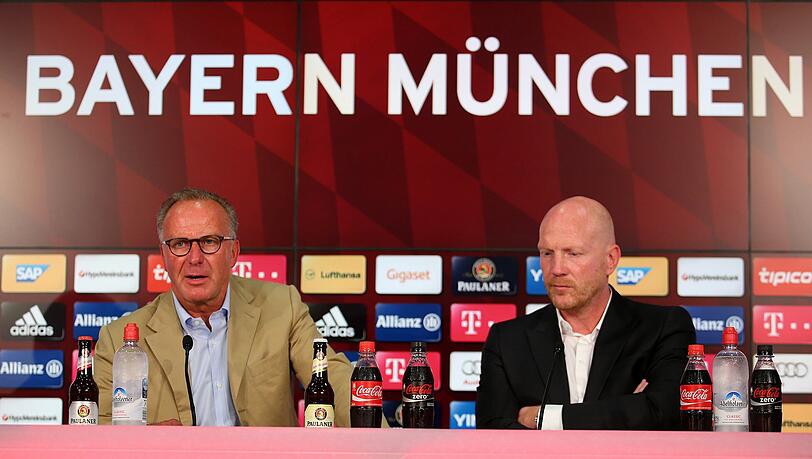 Hier verkündet Rummenigge den Wechsel von Bastian Schweinsteiger Hier verkündet Rummenigge den Wechsel von Bastian Schweinsteiger