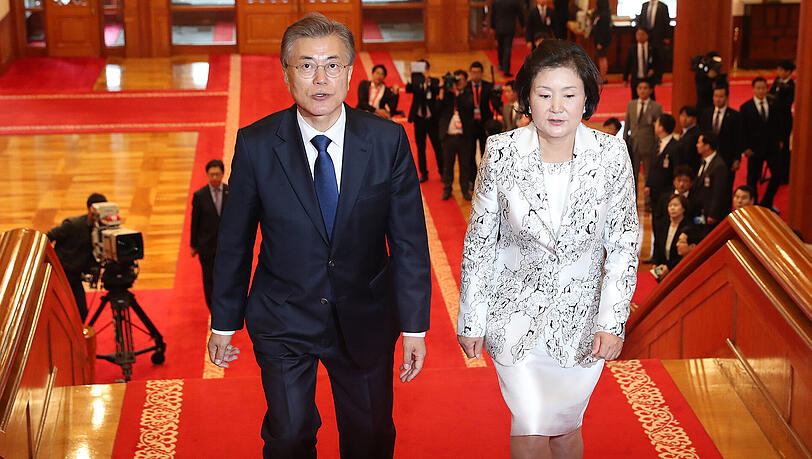 Neu im Amt: der südkoreanische Präsident Moon Jae In und seine Frau Kim Jung Sook. Neu im Amt: der südkoreanische Präsident Moon Jae In und seine Frau Kim Jung Sook.
