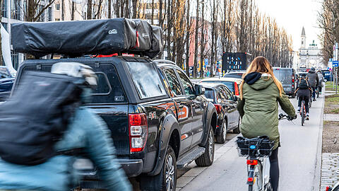 Auf der Leopoldstraße gäbe es eigentlich einen Radweg. Warum der Pedelec-Fahrer diesen nicht nutzte ist nicht bekannt.