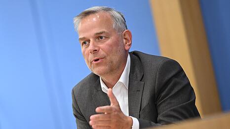 AfD-Spitzenmann Holm reklamierte den Auftrag zur Regierungsbildung f&uuml;r die AfD.