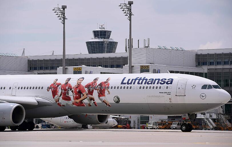 Wieder auf Münchner Boden gelandet: die FC-Bayern-Maschine der Lufthansa.