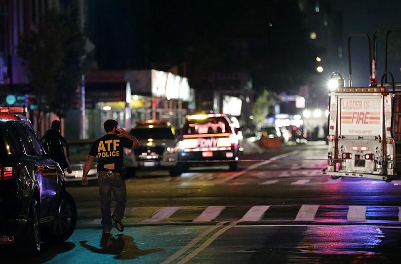 Ort des Anschlags in Manhattan. Im nahen New Jersey wurde am Bahnhof des Ortes Elizabeth ein Paket mit mehreren Bomben entdeckt. Foto: Jason Szenes