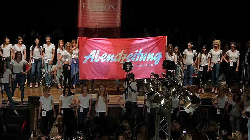 Die Abendzeitung ließ 100 Mädchen bei der Secret Fashion Show über den Roten Teppich laufen.