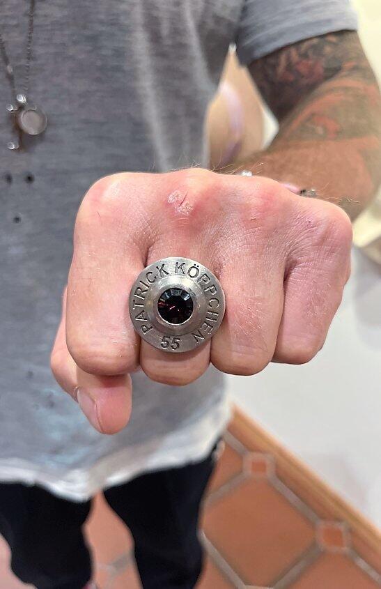 Patrick Köppchens Ring für 1000 Einsätze in der DEL.