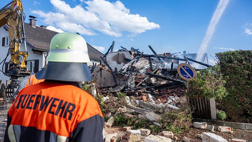 In den Tr&uuml;mmern des Hauses hatten Rettungskr&auml;fte im April einen Toten entdeckt. (Archivbild)