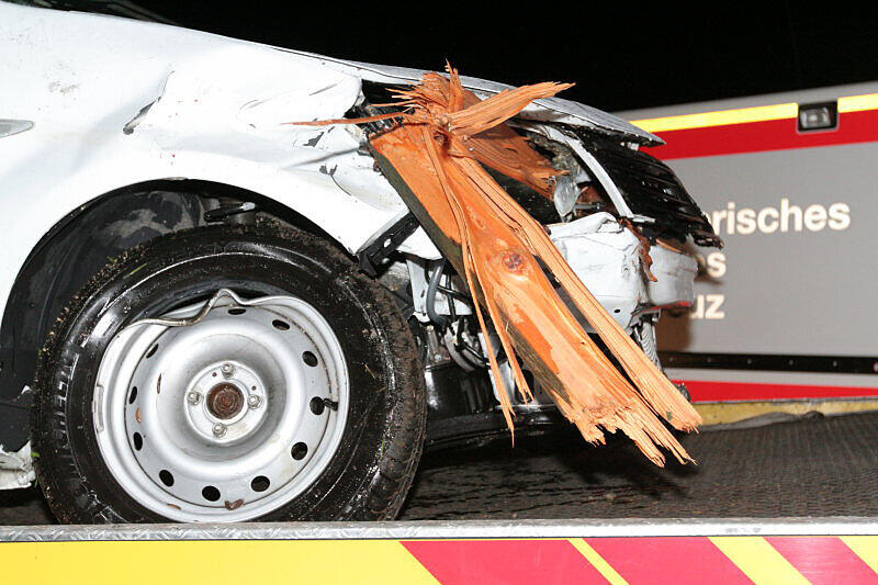 Schlimmer Unfall: Ein Mann fährt in die Priem und stirbt.