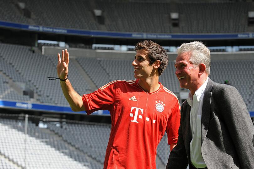 Ihm gegenüber steht der Neuzugang: Javier Martínez. 40 Millionen Euro schwer und 23 Jahre alt, soll er das defensive Mittelfeld verstärken und eine Führungsrolle einnehmen. An seiner Seite wird Sebastian Schweinsteiger gesetzt sein. Aber auch Luiz Gustavo und Tymoschtschuk werden sich nicht mit der Ersatzbank zufrieden geben.