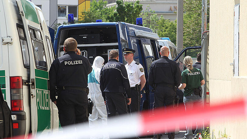 Die mutmaßlichen Täter wurden wohl gefunden. Bei ihnen soll es sich um ein Pärchen handeln. Die mutmaßlichen Täter wurden wohl gefunden. Bei ihnen soll es sich um ein Pärchen handeln.