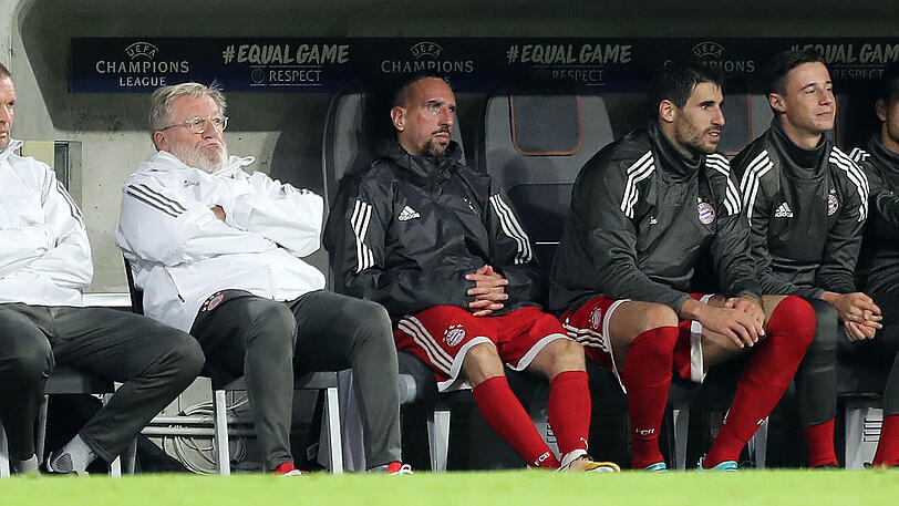 Sichtlich geknickt verfolgt Ribéry den Rest der Partie.