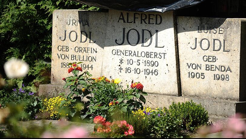 Der Grabstein von Alfred Jodl