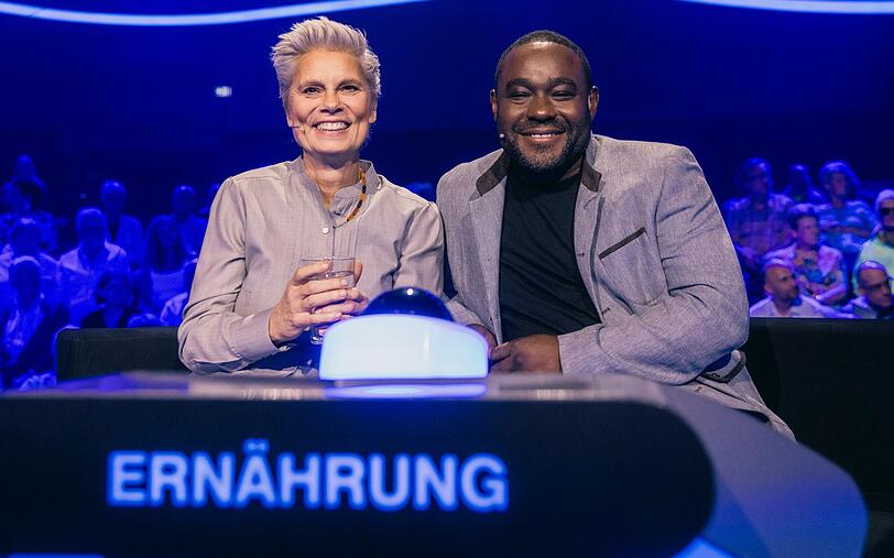 Am Mittwoch, 21. Oktober, zu Gast bei "Der Quiz-Champion - Das Österreich-Deutschland-Special": Sarah Wiener und Nelson Müller kennen sich bestens mit dem Thema "Ernährung" aus. Am Mittwoch, 21. Oktober, zu Gast bei "Der Quiz-Champion - Das Österreich-Deutschland-Special": Sarah Wiener und Nelson Müller kennen sich bestens mit dem Thema "Ernährung" aus.