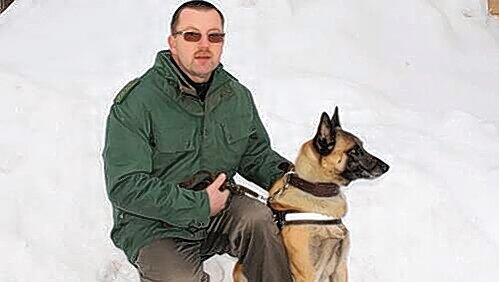Der vierbeinige Lebensretter Rocco mit seinem Herrchen, Polizeihauptmeister Michael Meichsner: Gestern war das Duo schon wieder im Einsatz. Der vierbeinige Lebensretter Rocco mit seinem Herrchen, Polizeihauptmeister Michael Meichsner: Gestern war das Duo schon wieder im Einsatz.