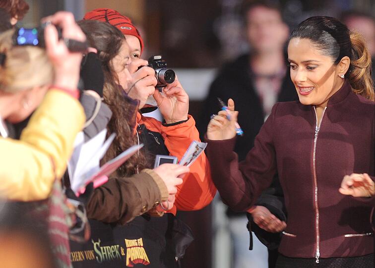 Gab fleißig Autogramme an die wartenden Fans: Salma Hayek
