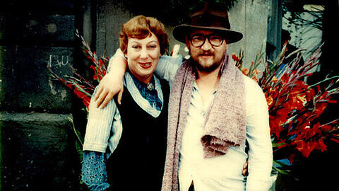 Die Wirtin und ihr Stammgast. Mit Sonja Reichenbach hat Fassbinder sich offensichtlich sehr gut verstanden.