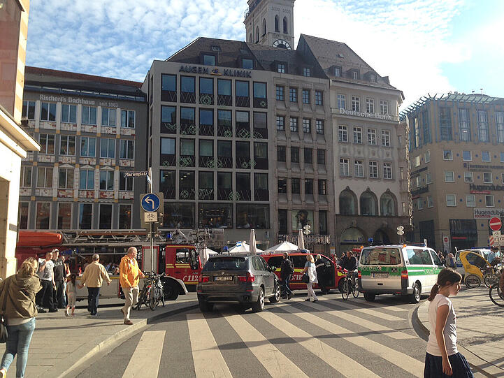 Die U-Bahn-Hof am Marienplatz wurde evakuiert! Die Feuerwehr war mit einem Großaufgebot vor Ort.