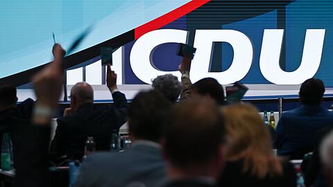 Die Delegierten sollen &uuml;ber eine neu formulierte Forderung nach einer Altersgrenze abstimmen.