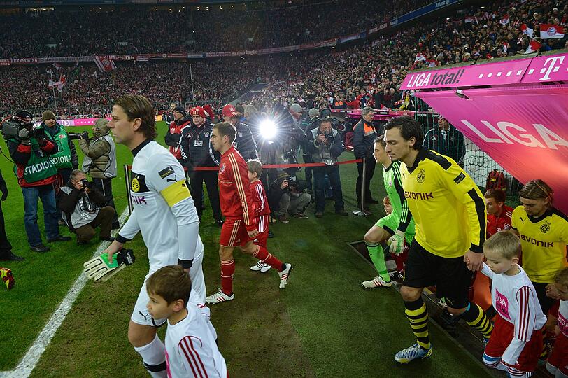Auch beim Spitzenspiel gegen Dortmund war es über zwölf Minuten lang still auf den Rängen.