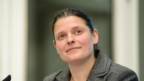 Agnes Becker, Beauftragte des Volksbegehrens und Stellvertretende Vorsitzende der ÖDP Bayern, auf einer Pressekonferenz. Foto: Matthias Balk/dpa/Archivbild