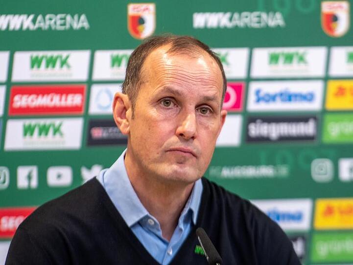 Heiko Herrlich sitzt bei einer Pressekonferenz. Foto: Stefan Puchner/dpa/Archivbild