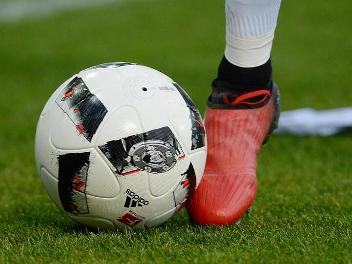 Ein Fußball-Spiel. Foto: Patrick Seeger/dpa/Symbolbild