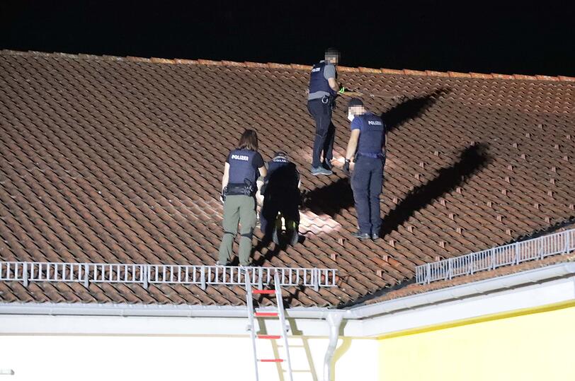 Filmreife Szenen bei Einbruch in Netto Supermarkt in Schwindegg: , ein Täter wurde festgenommen.