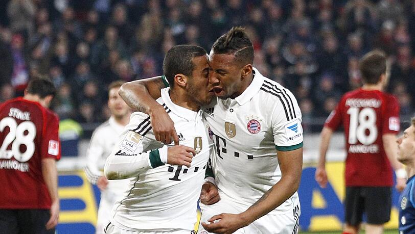 Bayern trifft mal wieder auf Hannover 96. Hier bejubeln Thiago und Boateng das 2:0 (Archivbild von 2013) Bayern trifft mal wieder auf Hannover 96. Hier bejubeln Thiago und Boateng das 2:0 (Archivbild von 2013)