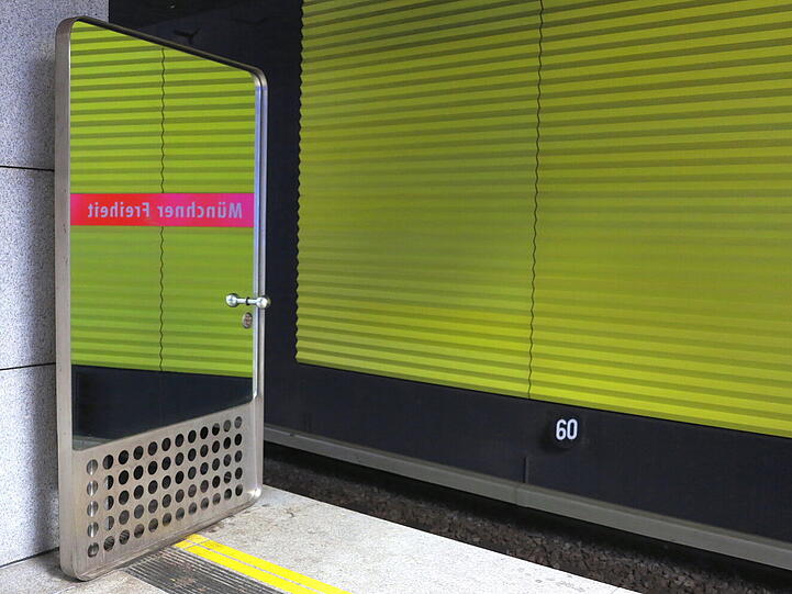 Knallige Farben, Lichtkunst und Spiegelungen: Die U-Bahnstatuion Münchner Freiheit bietet viele tolle Fotomotive. AZ-Leser Djoprdje Matkovic hat sie eingefangen.