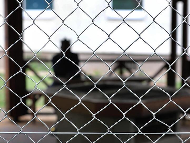 Asylsuchender im Ankerzentrum Schweinfurt. Der Bund will weniger zu den Ausgaben für Unterkunft, Verpflegung und Integrationsmaßnahmen beitragen.