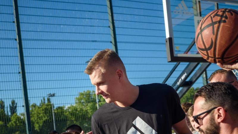 Kristaps Porzingis von den New York Knicks im Sommer 2018 beim Streetball-Turnier in Berlin. Kristaps Porzingis von den New York Knicks im Sommer 2018 beim Streetball-Turnier in Berlin.