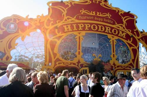 Sieben Jahre Wiesn allein im Hippodrom - mit 25 Millionen wäre das -theoretisch- möglich.