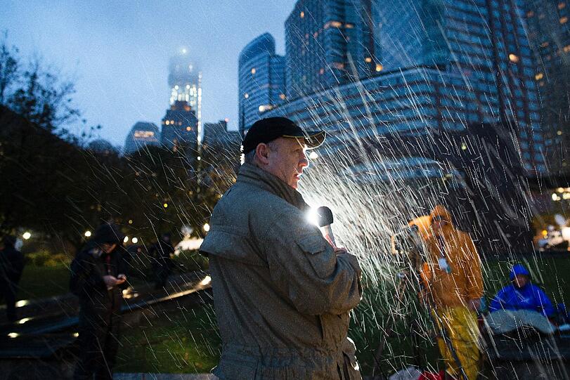 Bilder der Verwüstung - Hurrikan "Sandy" hat an der Ostküste verheerende Spuren hinterlassen. Sehen Sie hier die Bilder aus New York und den betroffenen Orten im Osten der USA.