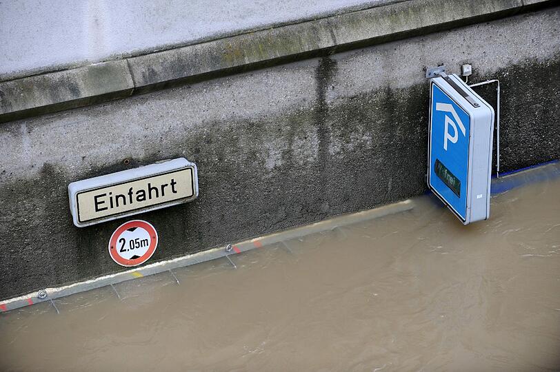 Auch dieses Parkhaus in Passau ist vollgelaufen.
