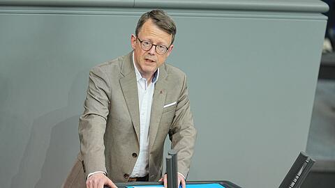 Der Linken-Abgeordnete Ulrich Thoden forderte die Bundesregierung als Konsequenz aus dem Gutachten auf, der US-Regierung die Nutzung der US-Milit&auml;rbasen auf deutschem Boden f&uuml;r die Kriegsf&uuml;hrung im Iran zu untersagen. (Archivbild)