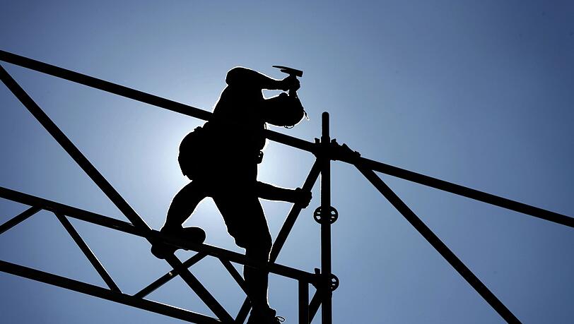 Die Zahl der Arbeitslosen in Bayern ist im August im Vergleich zum Juli gestiegen. (Archivbild) Die Zahl der Arbeitslosen in Bayern ist im August im Vergleich zum Juli gestiegen. (Archivbild)