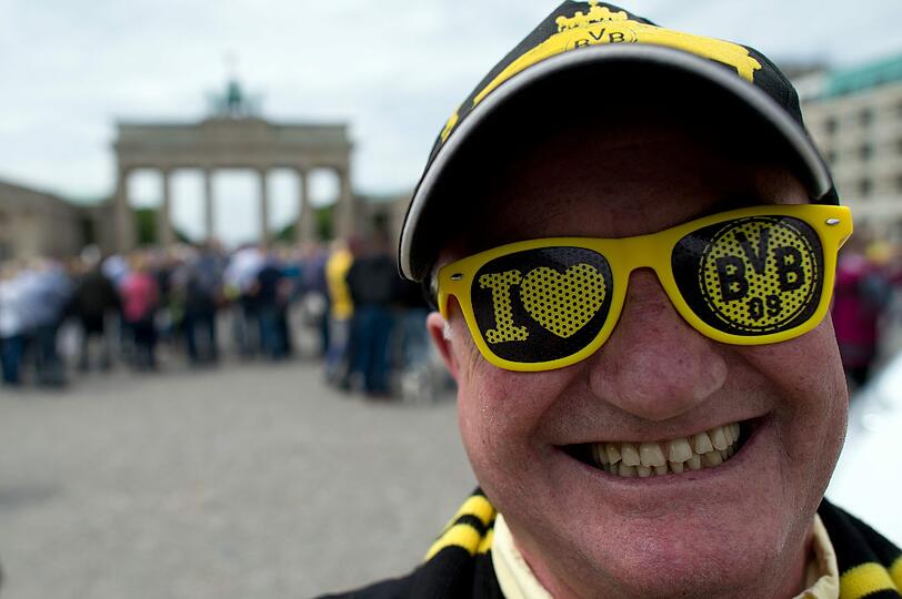 Die Borussia-Brille darf bei Rainer heute auf keinen Fall fehlen!