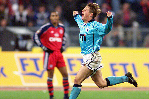 In jener Saison konnten die Löwen beide Bundesliga-Spiele gegen die Bayern gewinnen, denn im Rückspiel...