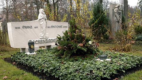 Auf dem Friedhof am Perlacher Forst haben auch die Eltern von Franz Beckenbauer ihre letzte Ruhe gefunden: Franz und Antonie Beckenbauer.
