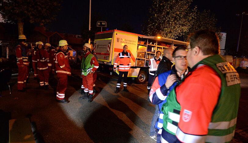 Nervenkrieg in Freiburg! Ein bewaffneter Mann hatte sich in einem Schnellimbiß zusammen mit zwölf Menschen verschanzt.