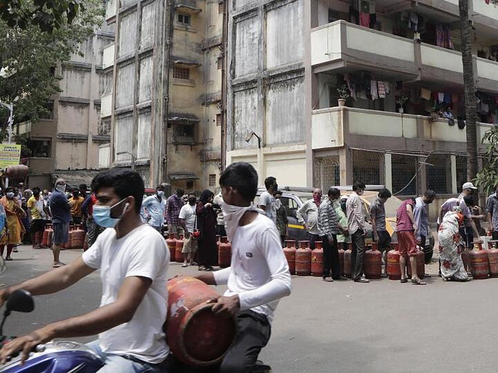 In Indien gilt eine wegen des Coronavirus verhängte Ausgangssperre. Lebensmittelläden, Apotheken und Banken sind weiterhin geöffnet.