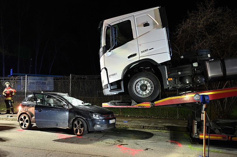 Schwer verletzt: Vermutlich aufgrund überhöhter Geschwindigkeit verlor der 19-Jährige in einer Kurve die Kontrolle über sein Fahrzeug.