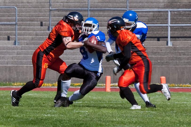 American Football: Harte Zweikämpfe und viel Taktik.